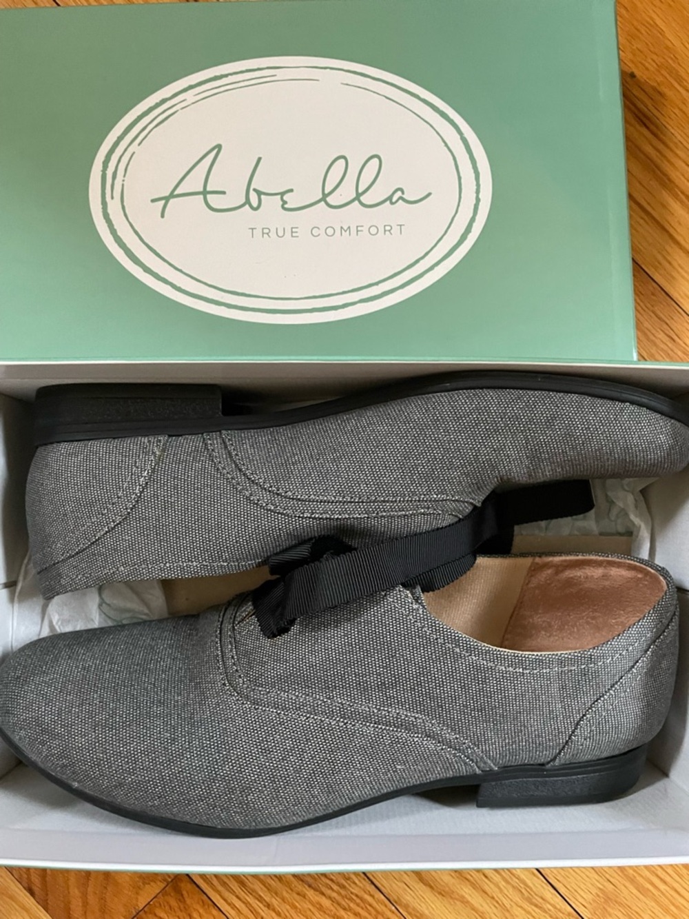 Abella Women’s Gray Textured Ribbon-Lace Oxford Shoes